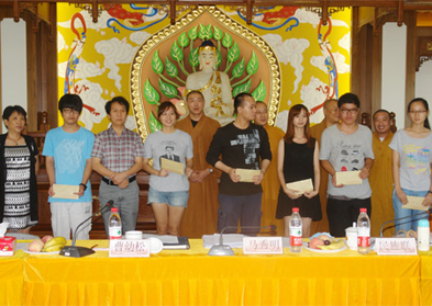 上海金山区民族宗教界举行助学金发放座谈会
